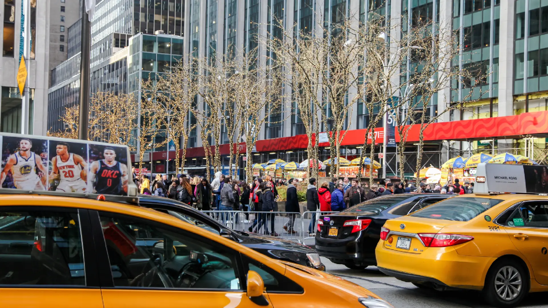 Featured image for “How to Use Hearing Aids in Crowded or Noisy Environments”